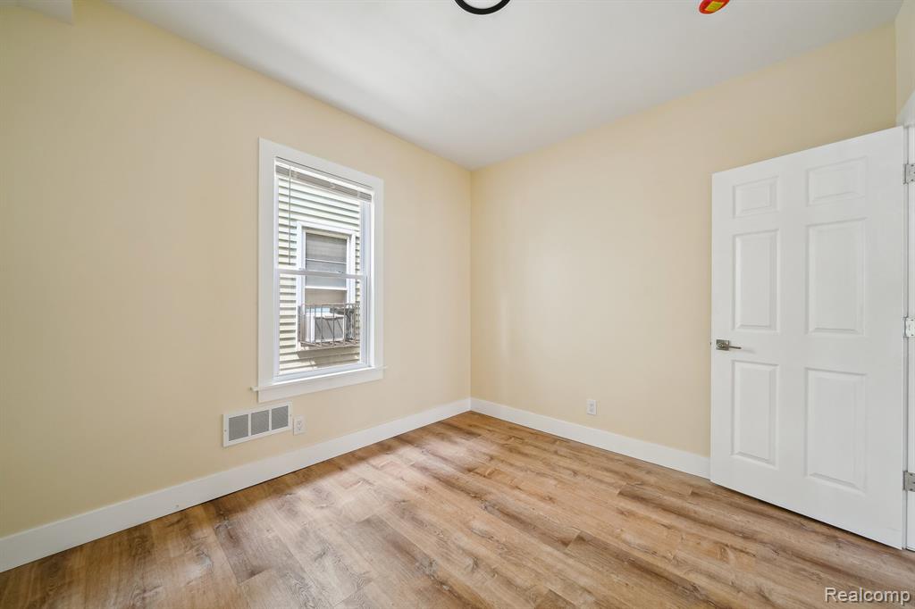 4222 Cadillac Boulevard, Detroit, MI 48214 — Photo 17