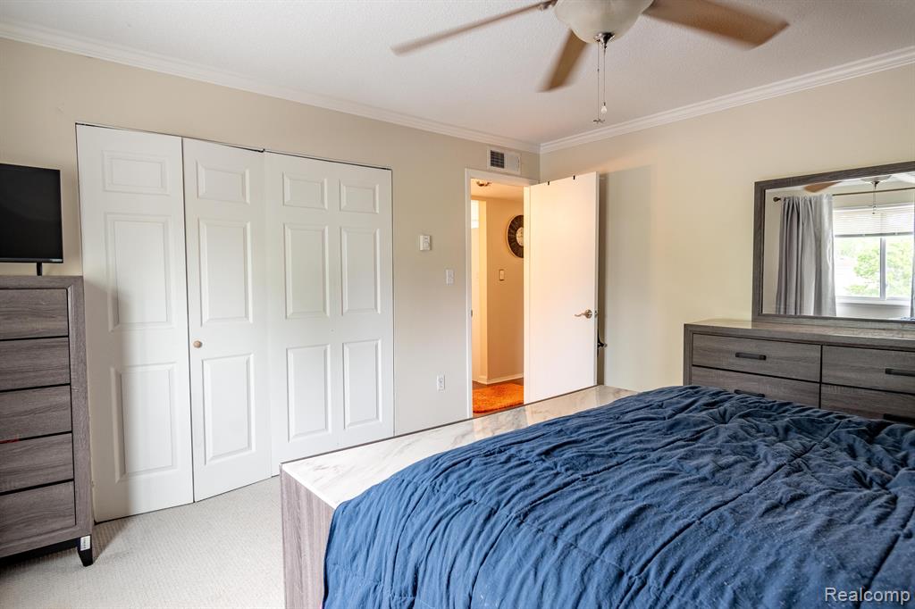 5291 HIGHLAND Road, 204, Waterford, MI 48327 — Photo 17