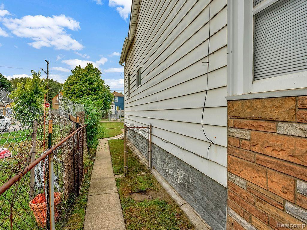 1041 LEWERENZ Street, Detroit, MI 48209 — Photo 18