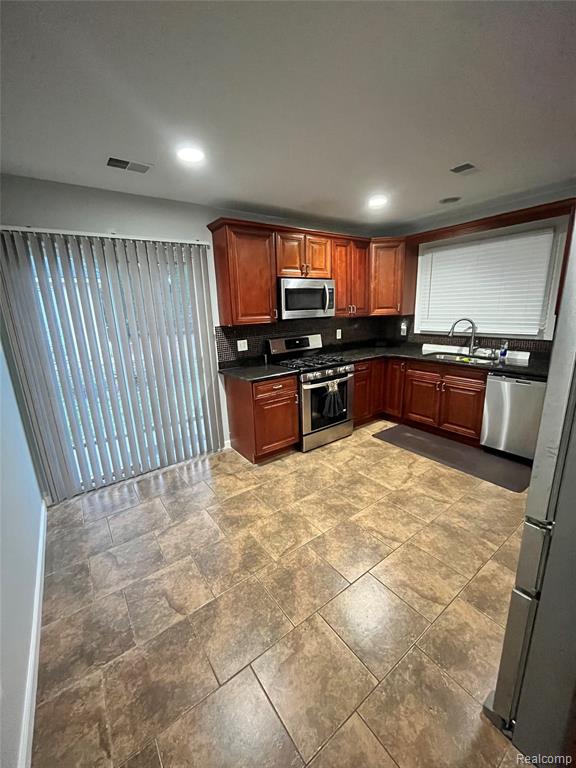 20535 Powers Avenue, Dearborn Heights, MI 48125 — Photo 12