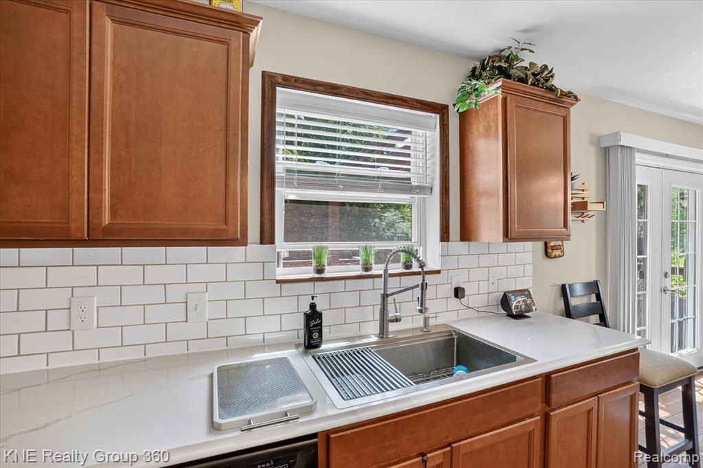 7067 Glenmeadow Court, Grand Blanc, MI 48439 — Photo 19