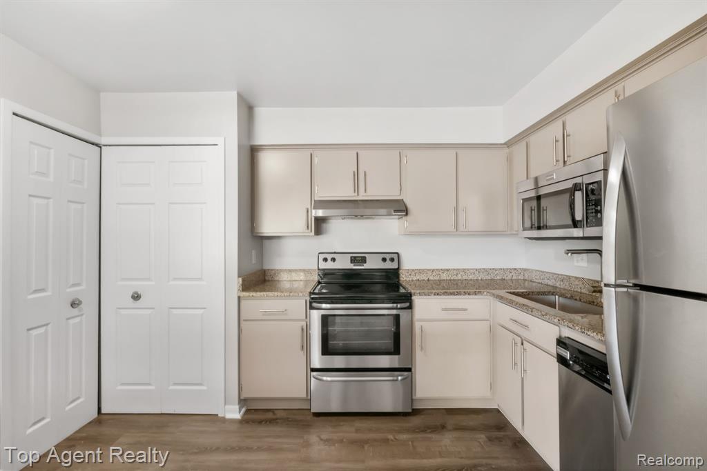 8657 Kennedy Circle, Warren, MI 48093 — Photo 4