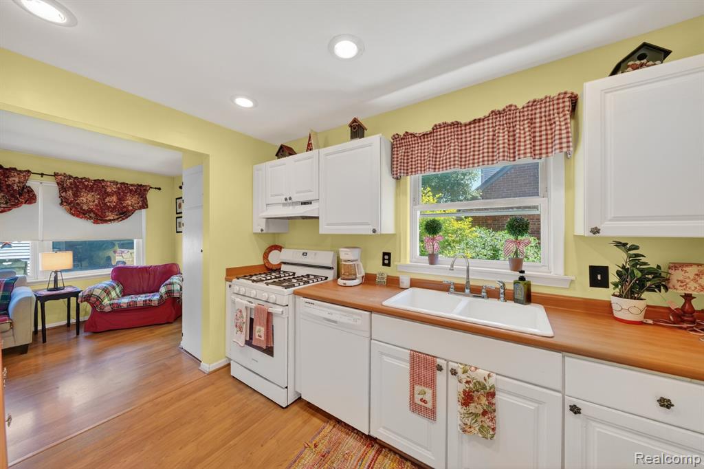 17386 Beverly Road, Beverly Hills, MI 48025 — Photo 12