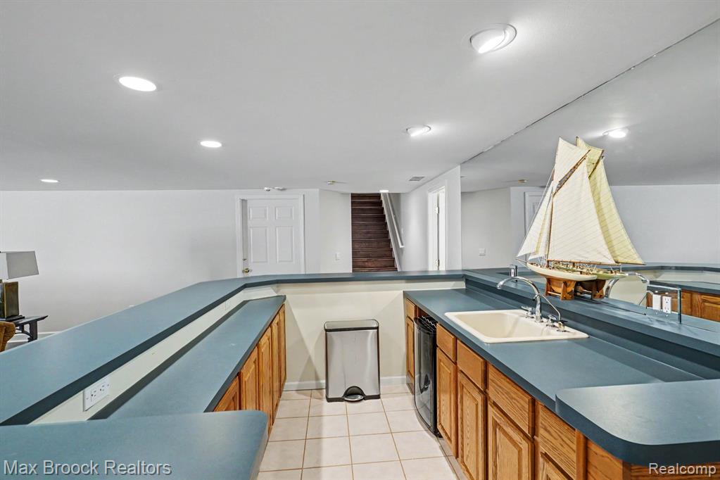 1300 Oak Hollow Drive, Milford, MI 48380 — Photo 36