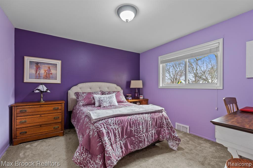 975 HUNTSFORD Drive, Troy, MI 48084 — Photo 16