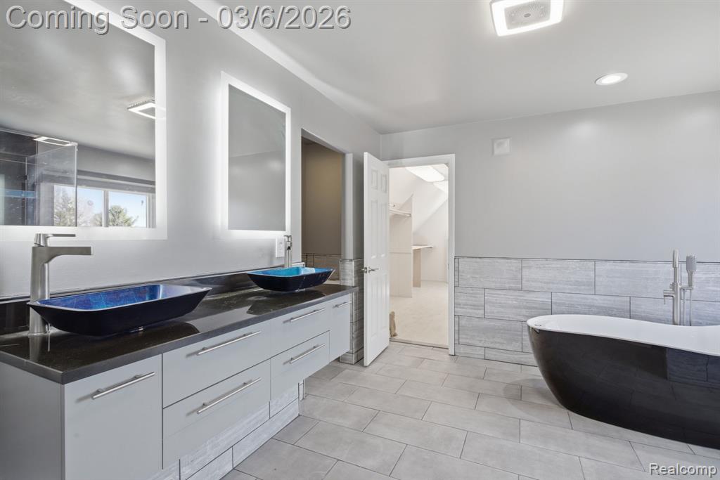 47830 Forest Court, Northville, MI 48168 — Photo 45