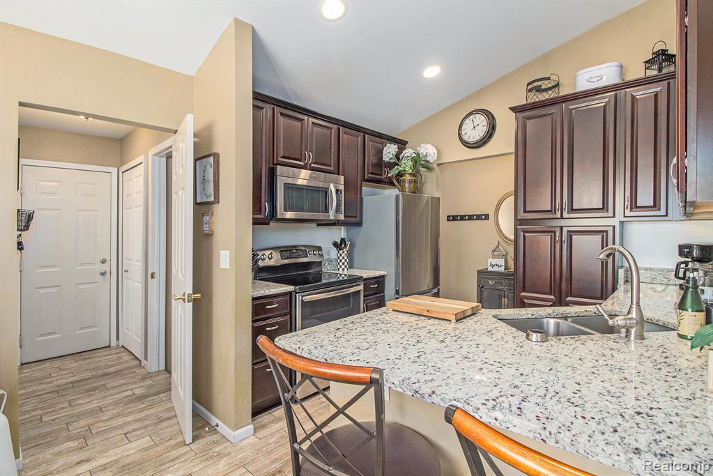10177 Hawthorne Ridge Road, Goodrich Vlg, MI — Photo 9