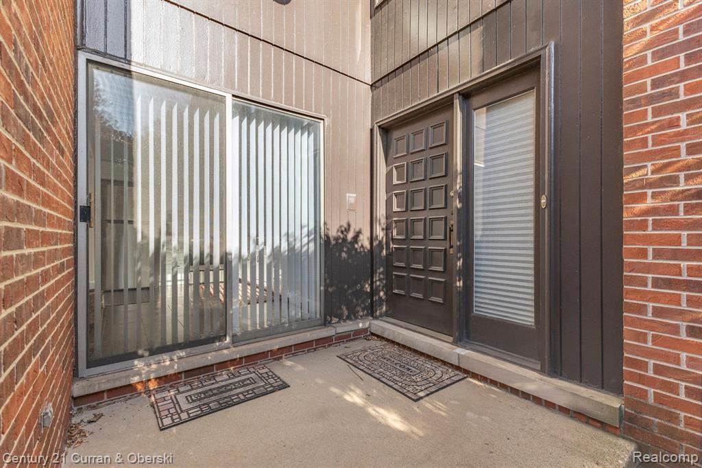 3060 LINDENWOOD Drive, Dearborn, MI 48120 — Photo 38