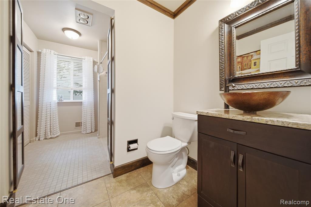 8576 Barrington Drive, Ypsilanti, MI 48198 — Photo 17