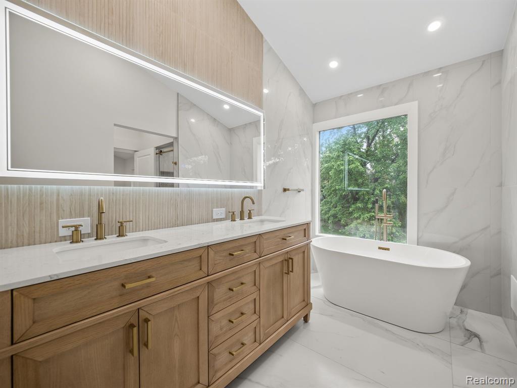 6943 Pebble Park Circle, West Bloomfield, MI — Photo 15