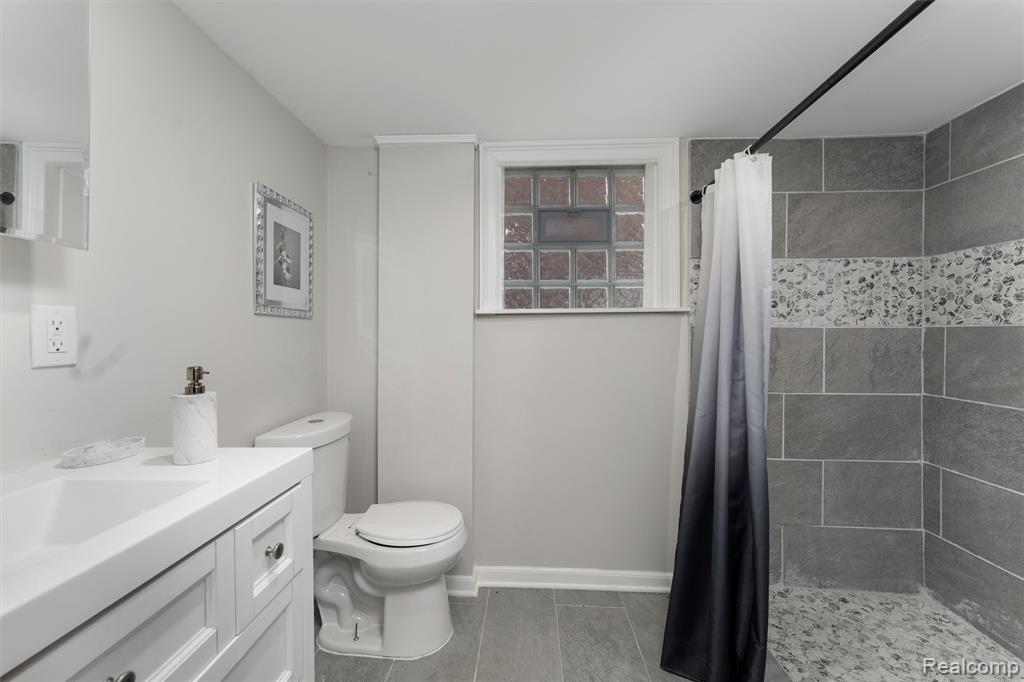 4411 Iroquois Street, Detroit, MI 48214 — Photo 30