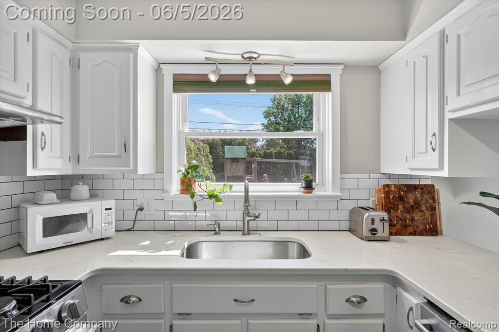 31302 Saratoga Avenue, Warren, MI 48093 — Photo 18