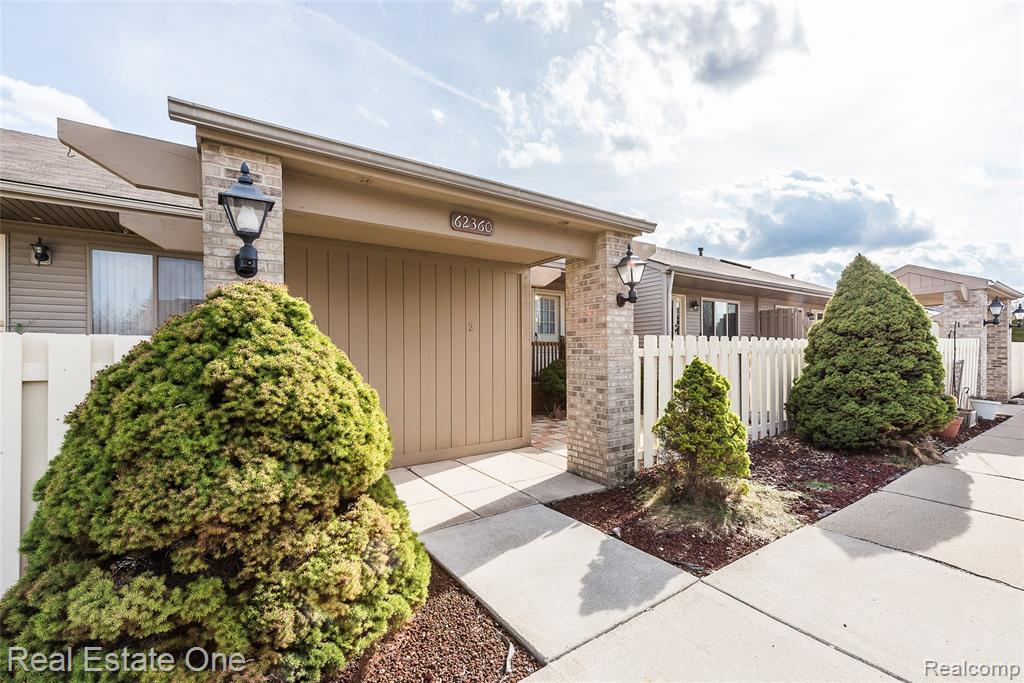 62360 Arlington Circle, 2, South Lyon, MI 48178 — Photo 3