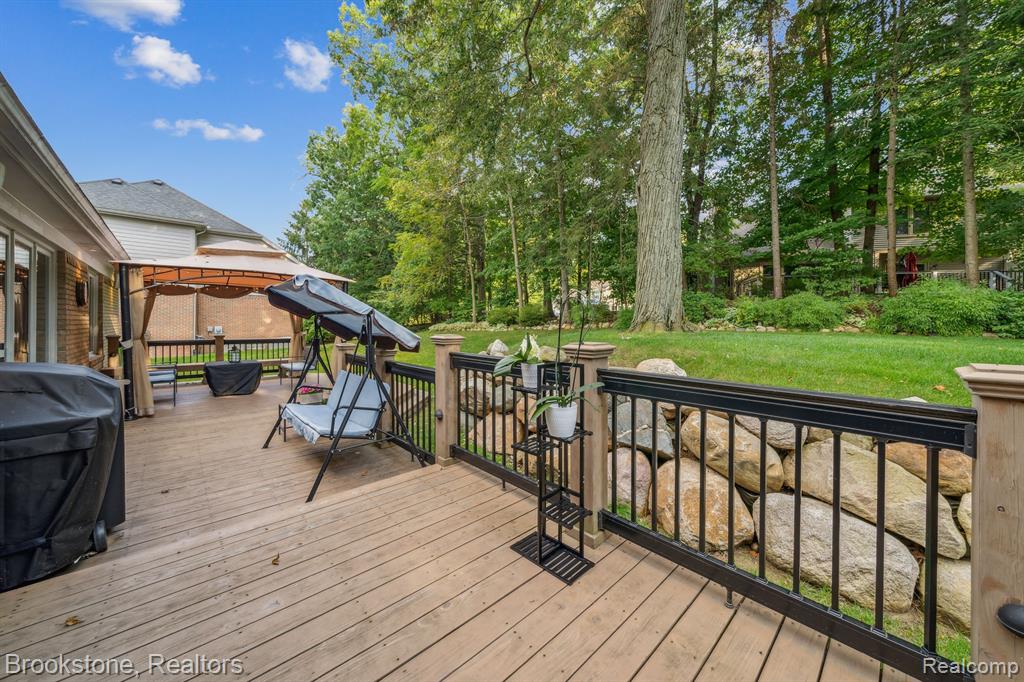 576 BLOOMER RIDGE Drive, Rochester, MI 48307 — Photo 47