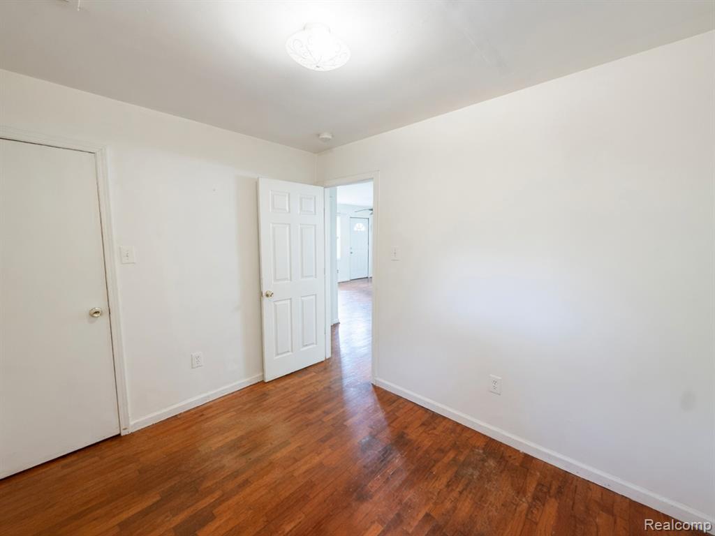 1087 W Kurtz Avenue, Flint, MI 48505 — Photo 7