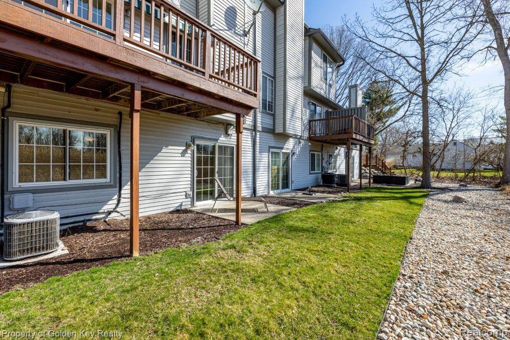 573 WINWOOD, Unit 34, Walled Lake, MI 48390 — Photo 23
