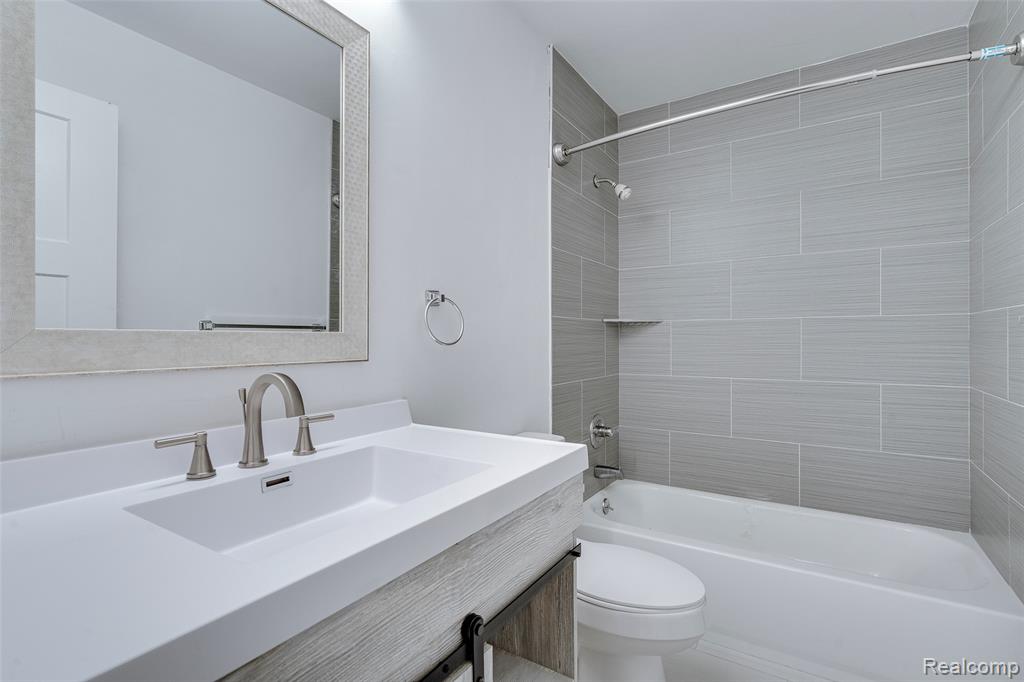 6265 Potomac Circle, West Bloomfield, MI — Photo 27