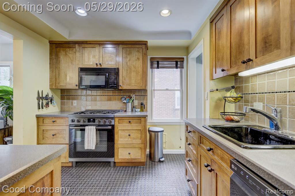 10074 Lincoln Drive, Huntington Woods, MI — Photo 21