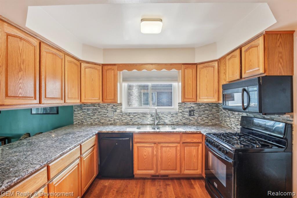 7480 CORBETT Drive, Canton, MI 48187 — Photo 4