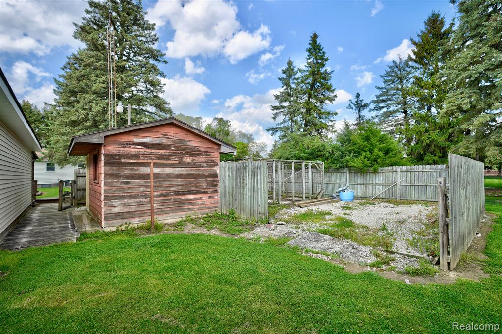 6154 Roberta Street, Burton, MI 48509 — Photo 31