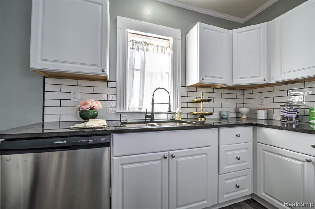 602 S BROAD Street, Holly, MI 48442 — Photo 22