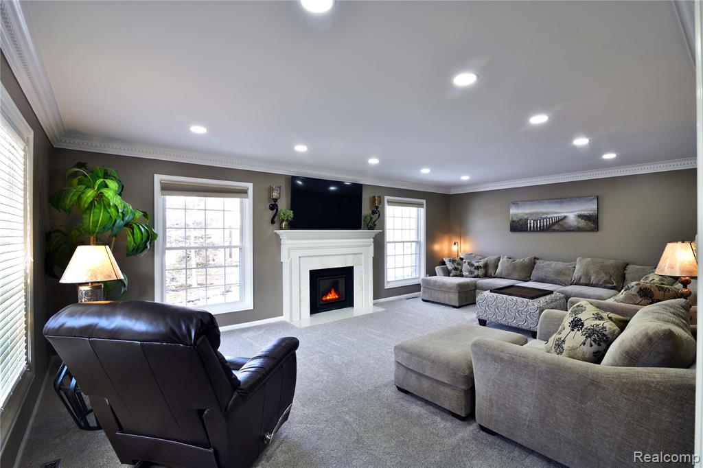 9693 BURNING TREE Drive, Grand Blanc, MI 48439 — Photo 8