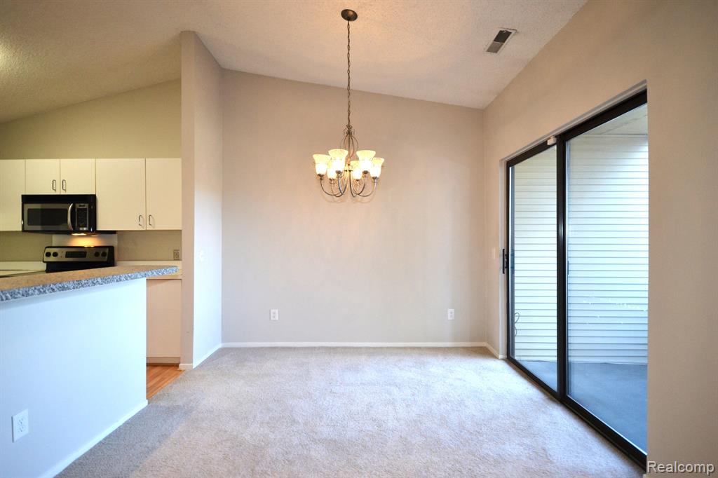 6620 Ridgefield Circle, West Bloomfield, MI — Photo 8