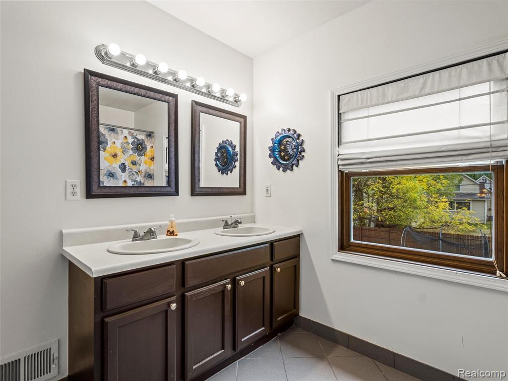 332 E Gates Street, Romeo, MI 48065 — Photo 28