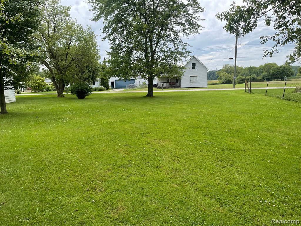 8040 Third, Avoca, MI 48006 — Photo 15