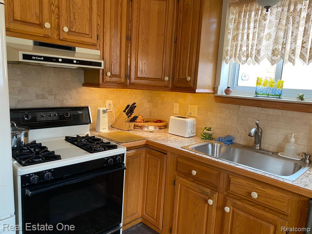 8647 DONNA Street, Westland, MI — Photo 5