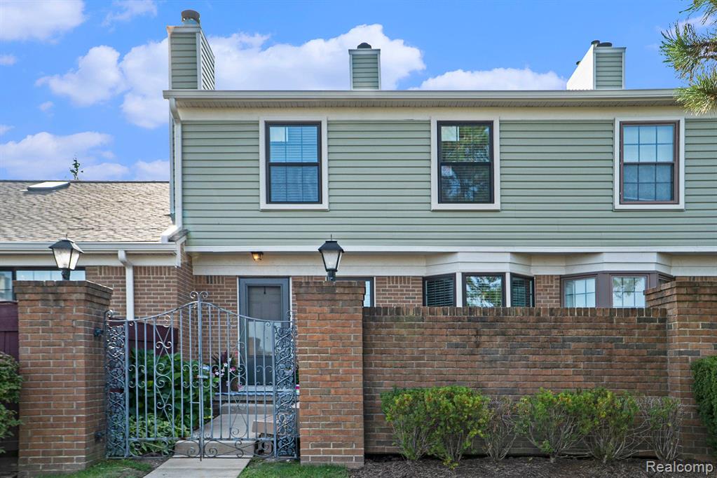 30979 COUNTRY, 163, Farmington Hills, MI 48331 — Photo 2