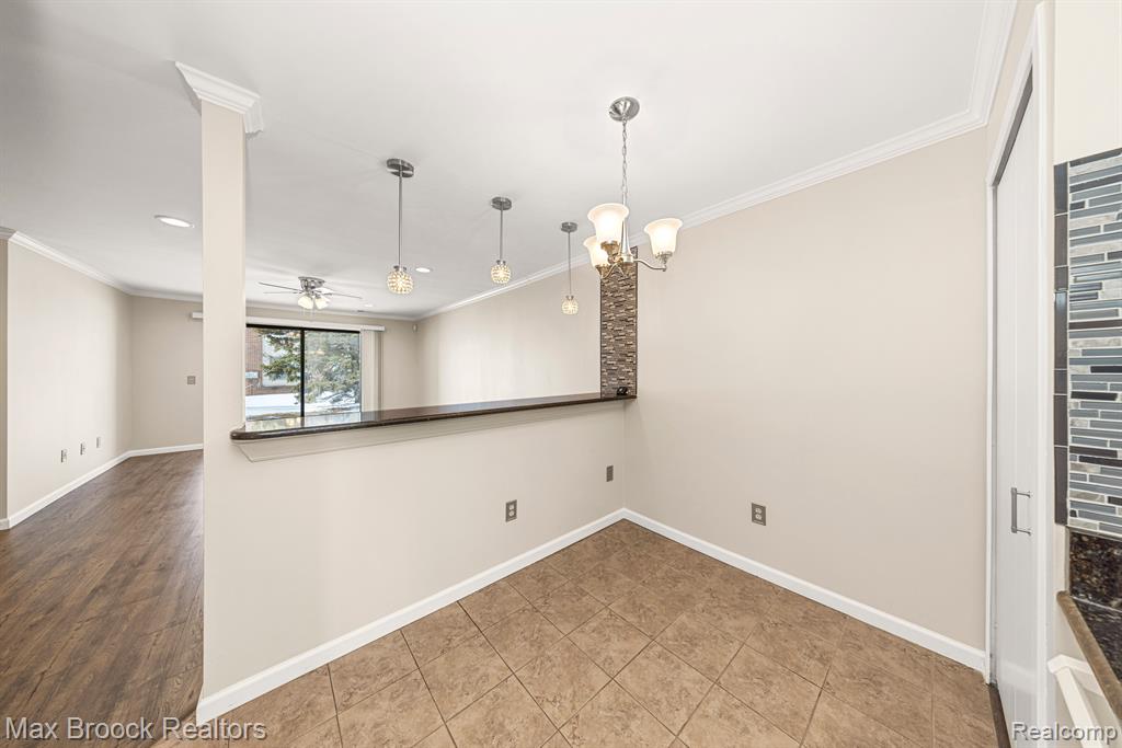 6689 W Ridgefield Circle, West Bloomfield, MI — Photo 13