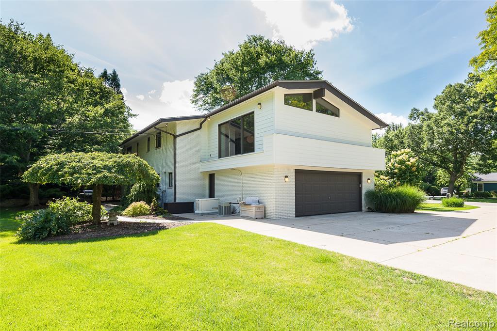 581 Woodway Court, Bloomfield Hills, MI 48302 — Photo 48