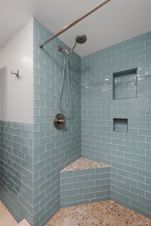 250 E Harbortown Drive, Detroit, MI 48207 — Photo 15