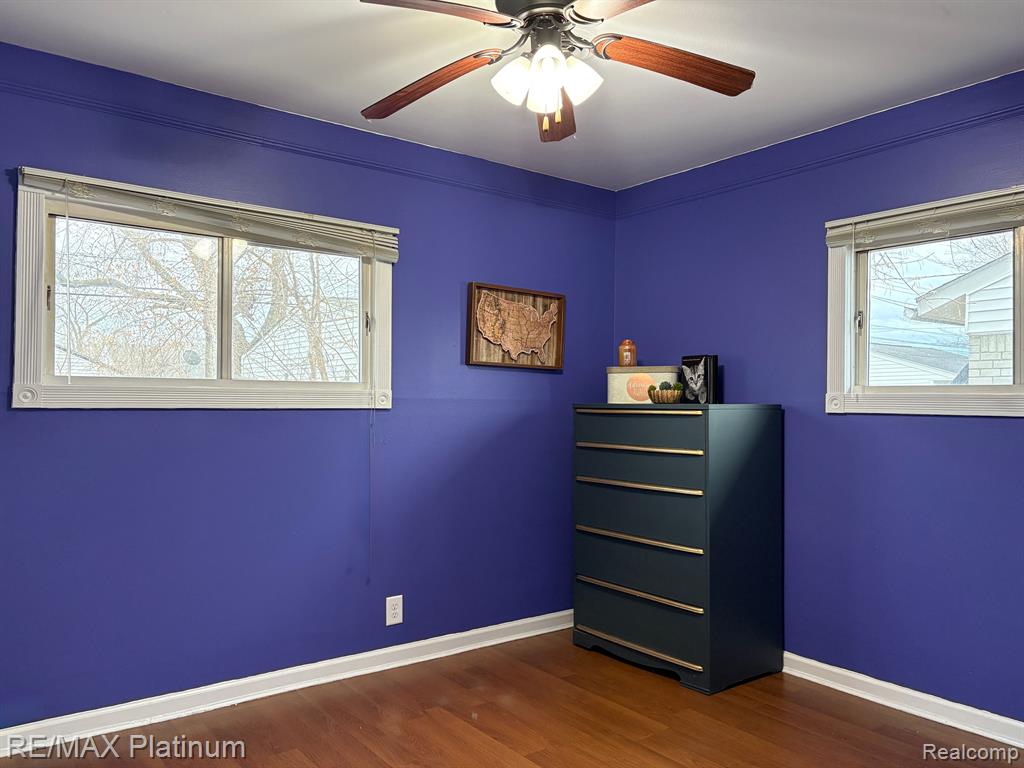 914 E KALAMA Avenue, Madison Heights, MI 48071 — Photo 8