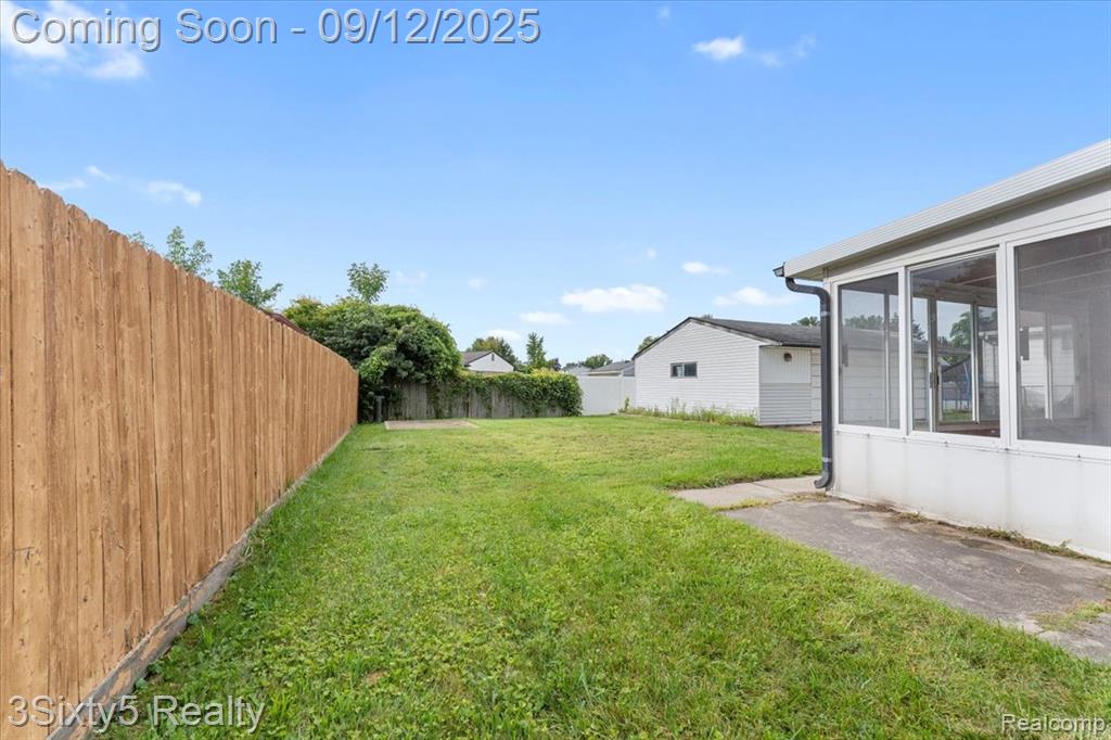 17541 Bodsford Drive, Woodhaven, MI 48183 — Photo 24