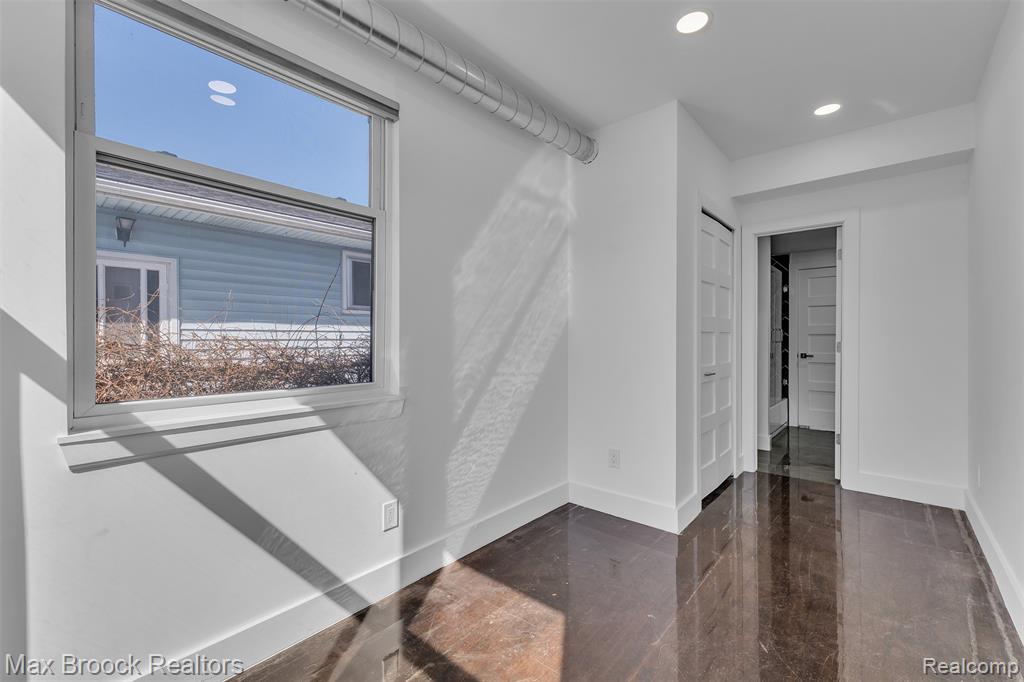 51 E Shevlin Avenue, Hazel Park, MI 48030 — Photo 27