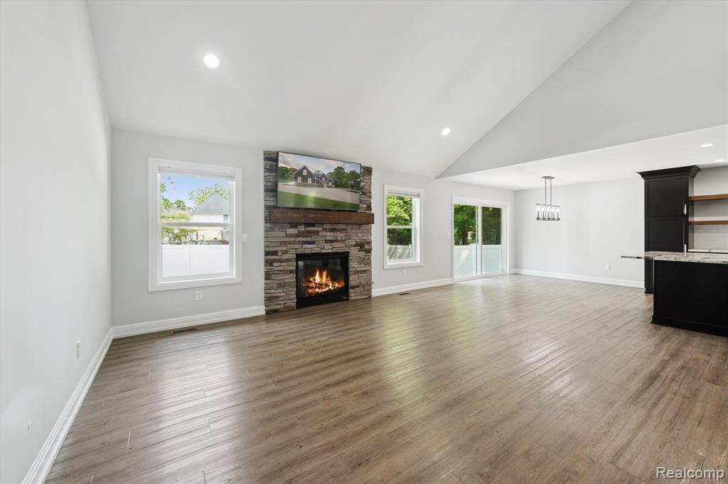 595 BRIGHTON LAKE RD, Brighton, MI 48116 — Photo 11