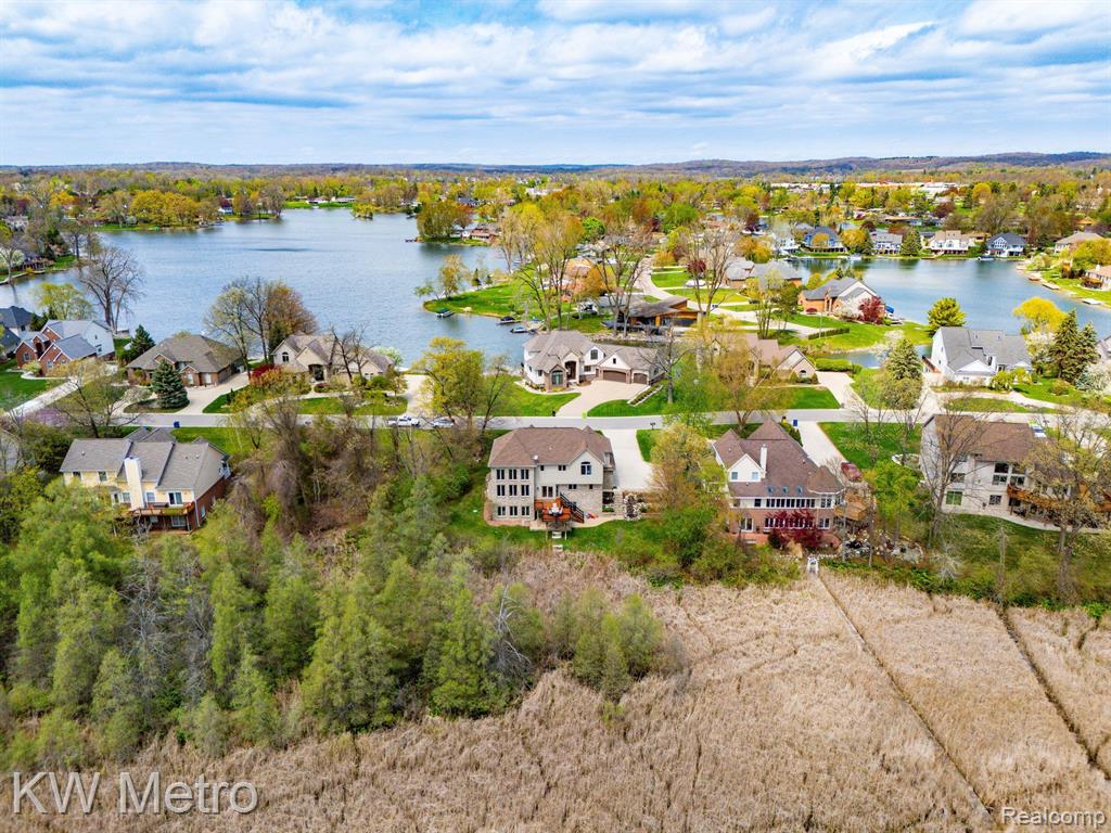 9025 HURON BLUFFS Drive, White Lake, MI — Photo 45