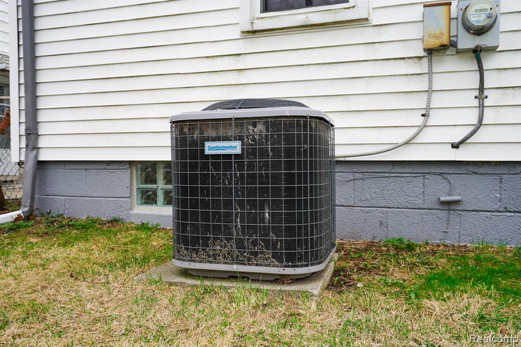 8221 Coolidge, Center Line, MI 48015 — Photo 60