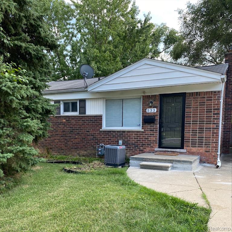 533 Martin Luther King Jr Boulevard N, Pontiac, MI 48342