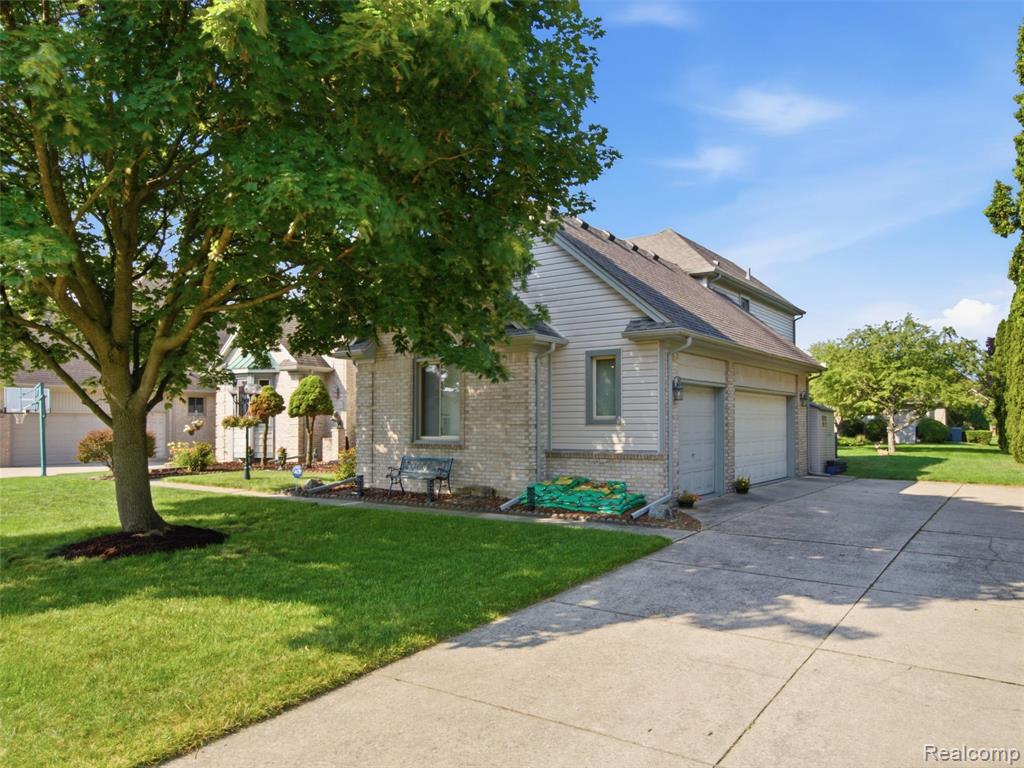 48507 Montelepre Drive, Utica, MI 48315 — Photo 45