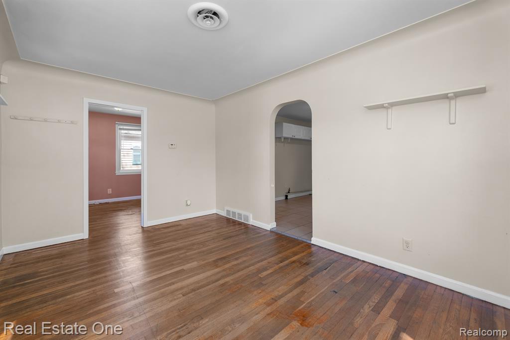 4957 ZIEGLER Street, Dearborn Heights, MI 48125 — Photo 4