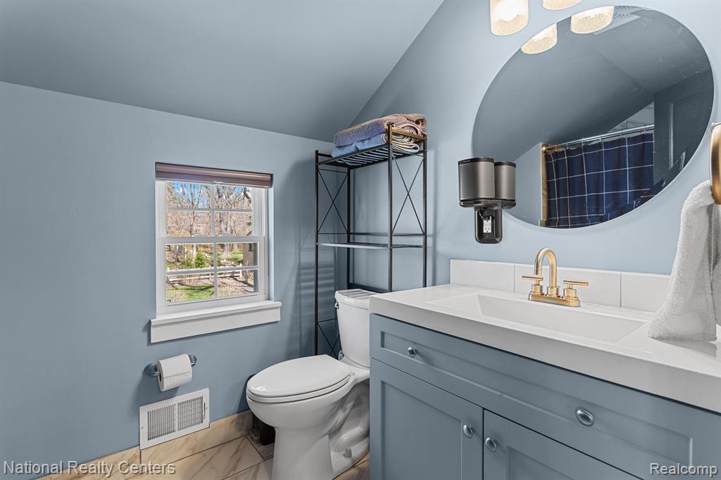 3706 Lakeview Boulevard, Orchard Lake Village, MI 48324 — Photo 27