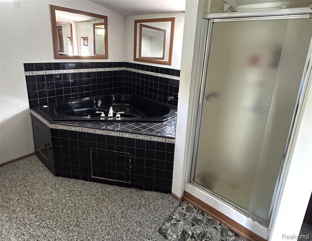 48582 Lakeview Circle, Shelby Twp, MI 48317 — Photo 14