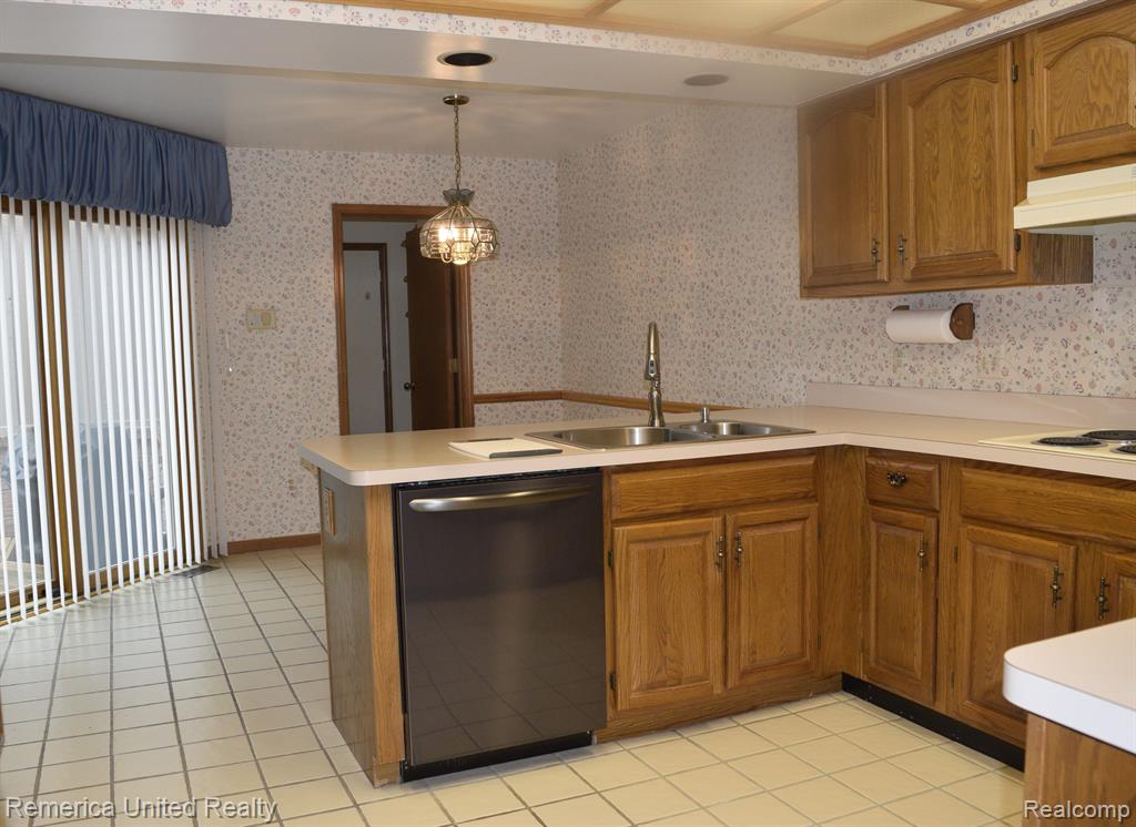 37786 Siena Drive, Farmington Hills, MI 48331 — Photo 21