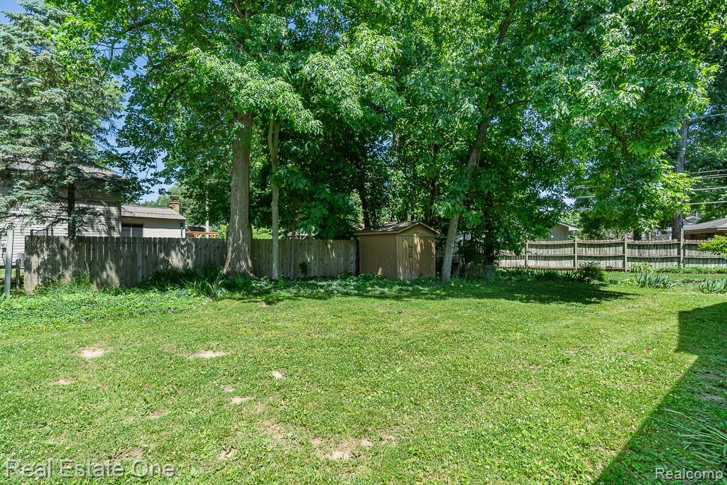 4644 Charest Avenue, Waterford, MI 48327 — Photo 5
