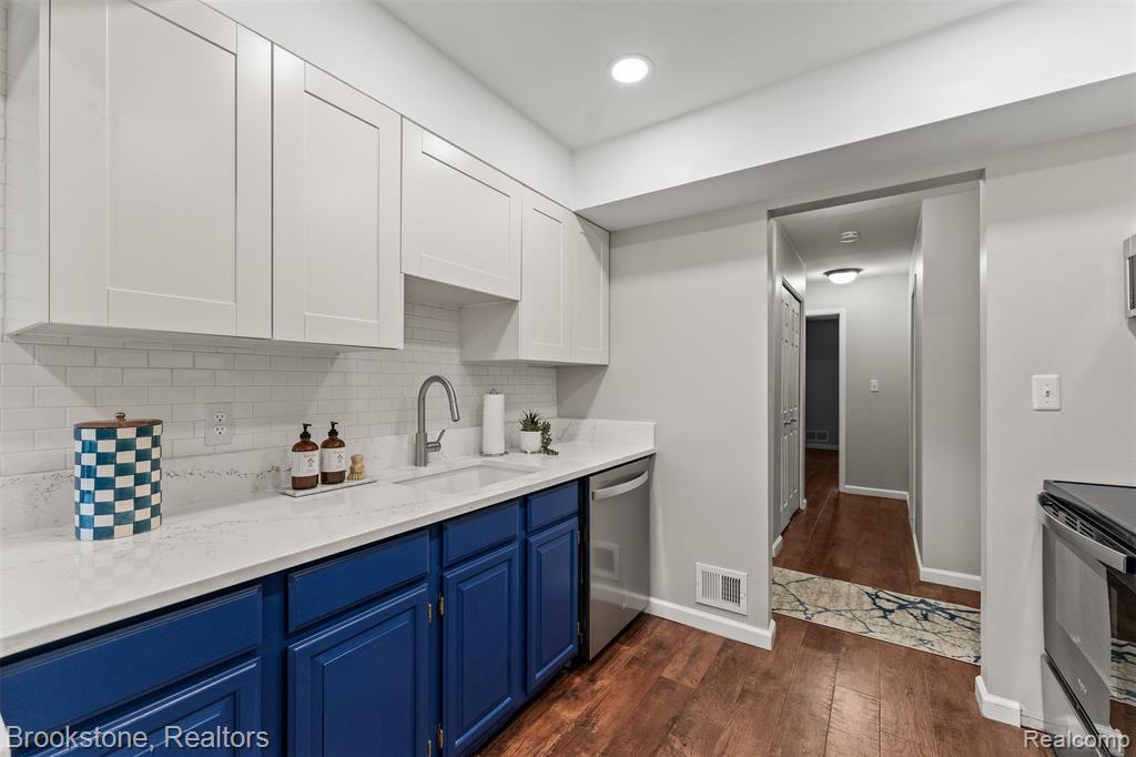 670 E Fox Hills Drive, Bloomfield Hills, MI 48304 — Photo 9