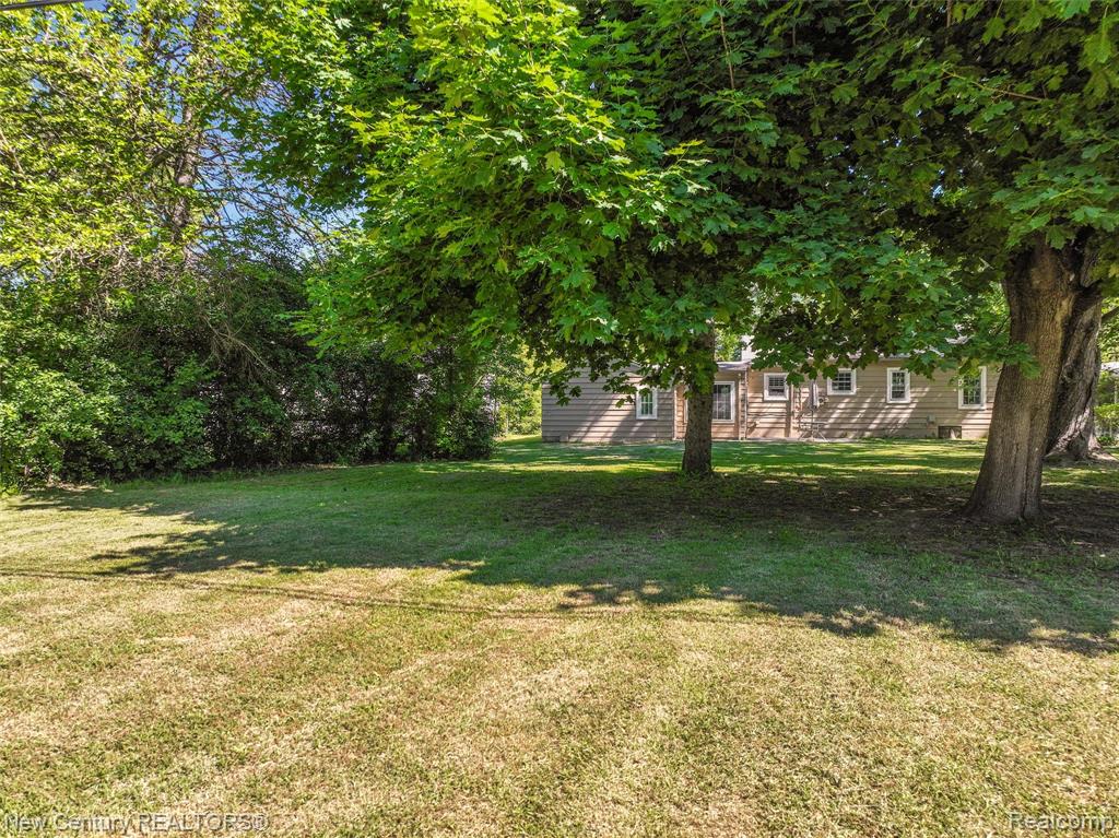 5933 Dwight Avenue, Waterford, MI 48327 — Photo 31