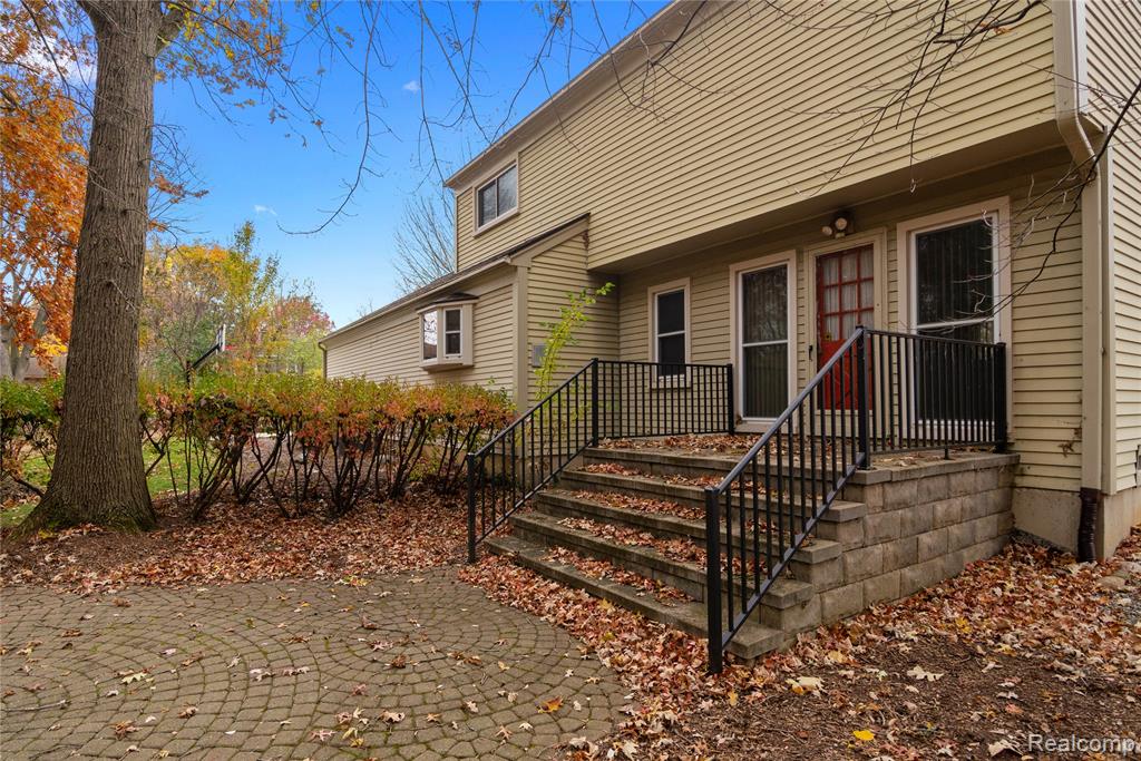 5023 Meadowbrook Drive, West Bloomfield, MI — Photo 33
